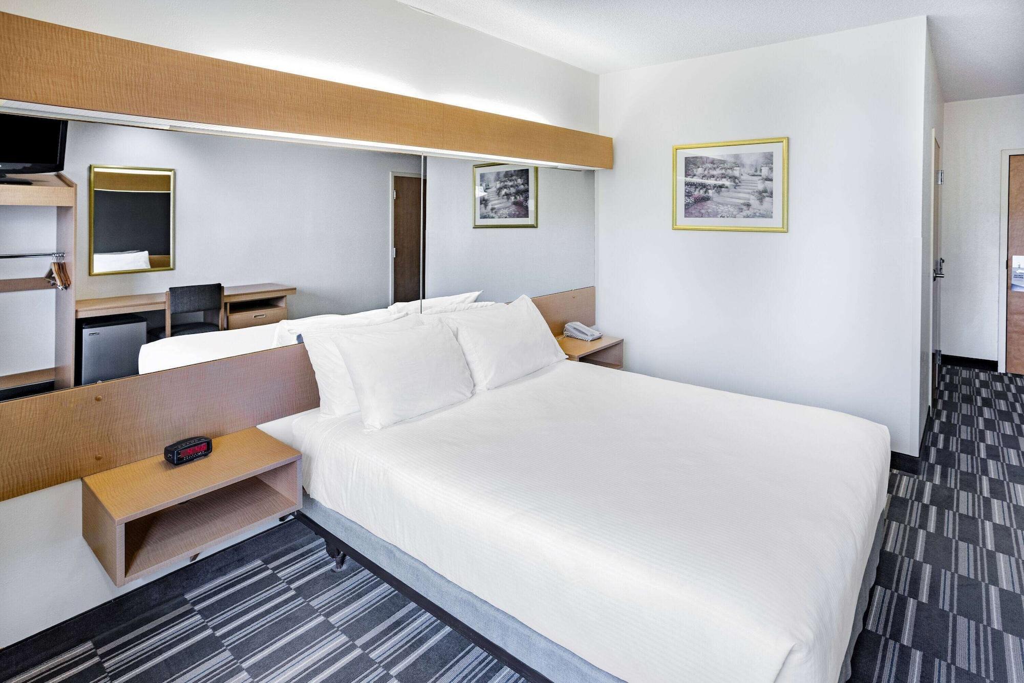 Microtel Inn & Suites By Wyndham Plattsburgh Esterno foto
