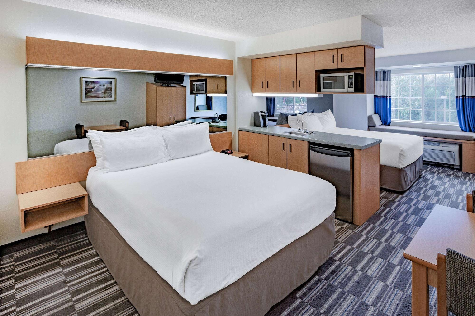 Microtel Inn & Suites By Wyndham Plattsburgh Esterno foto
